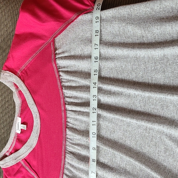 Jodifl Bell Sleeved, Mixed Fabric Blouse - Picture 9 of 11